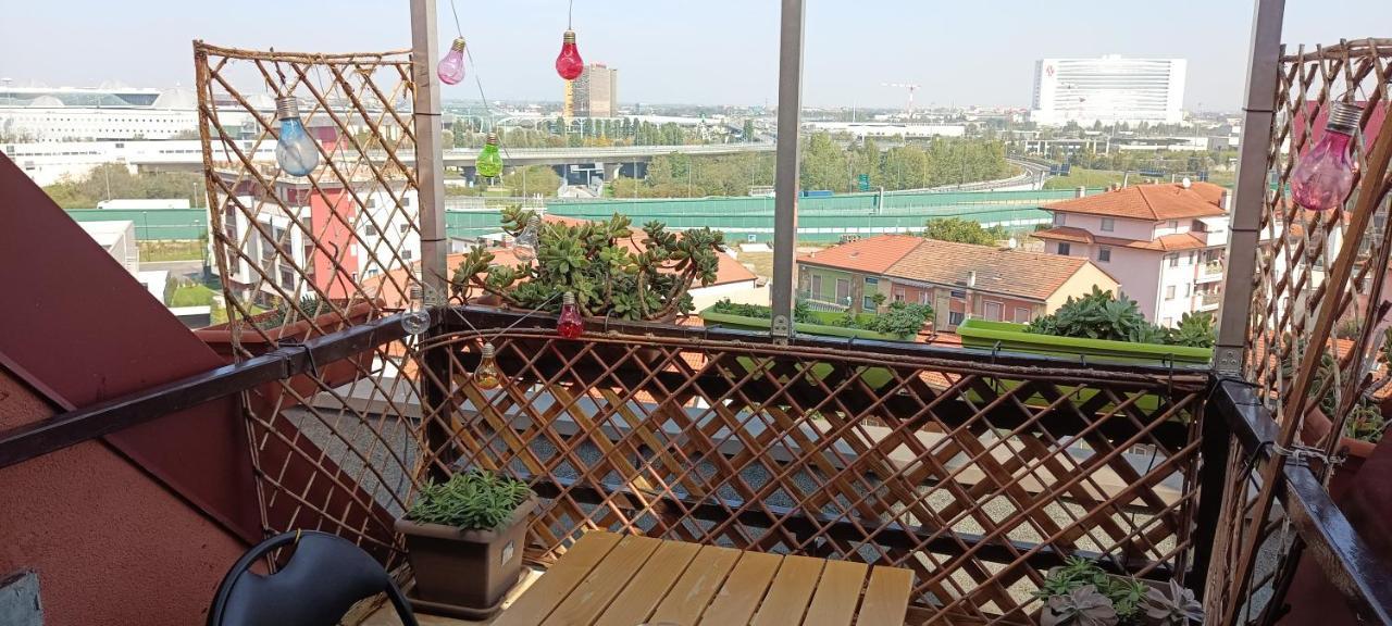 Appartement La Mansarda Di Pero Con Terrazza Extérieur photo